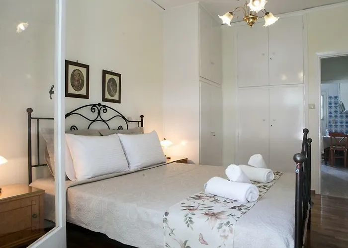 Best House, Larisis Metro, Athens