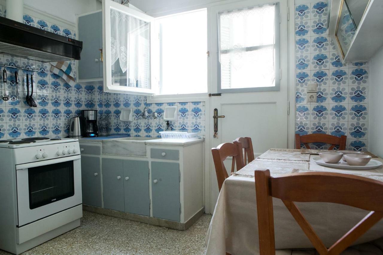 House, Larisis Metro, *